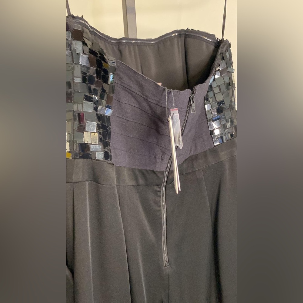 Alice + Olivia
Jeri Sequin Embellished Jumpsuit - Picture 12 of 16